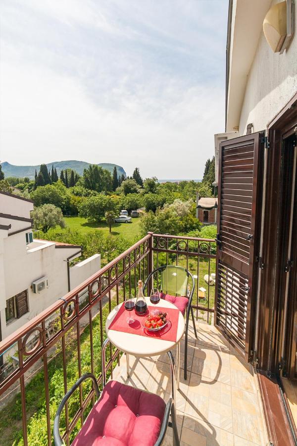 Apartments Viktorija Petrovac na moru Exterior foto