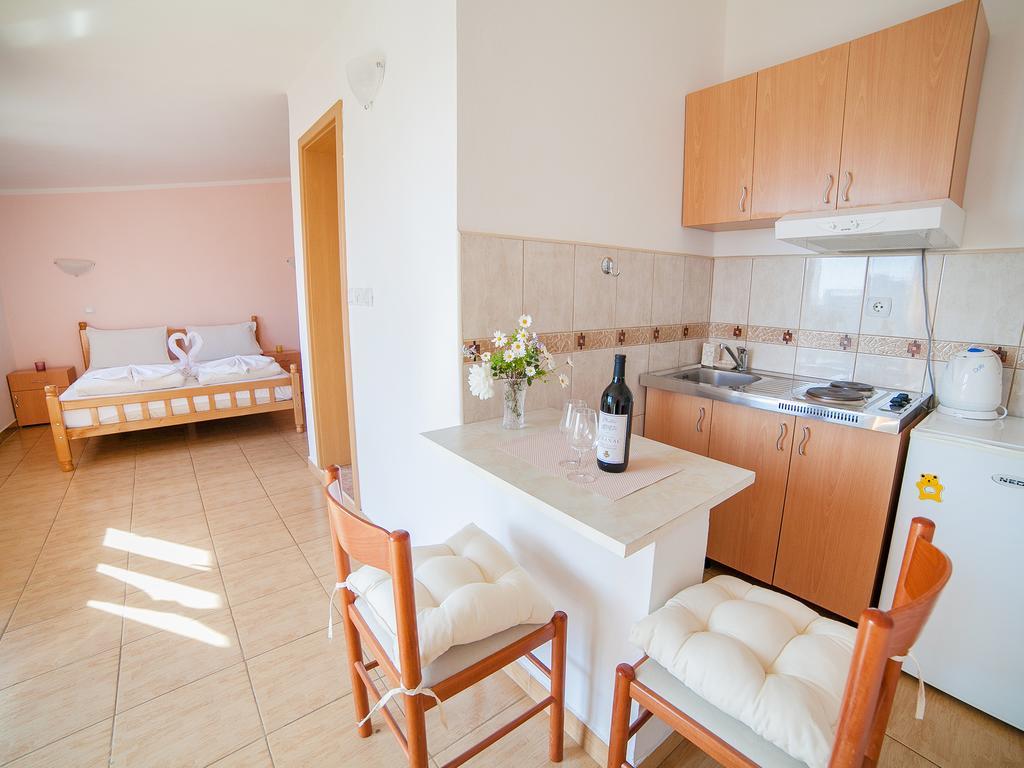 Apartments Viktorija Petrovac na moru Zimmer foto